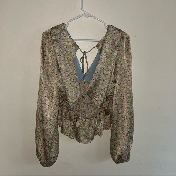 ASTR the Label Floral Long Sleeve Cutout Back Blouse - Picture 5 of 5